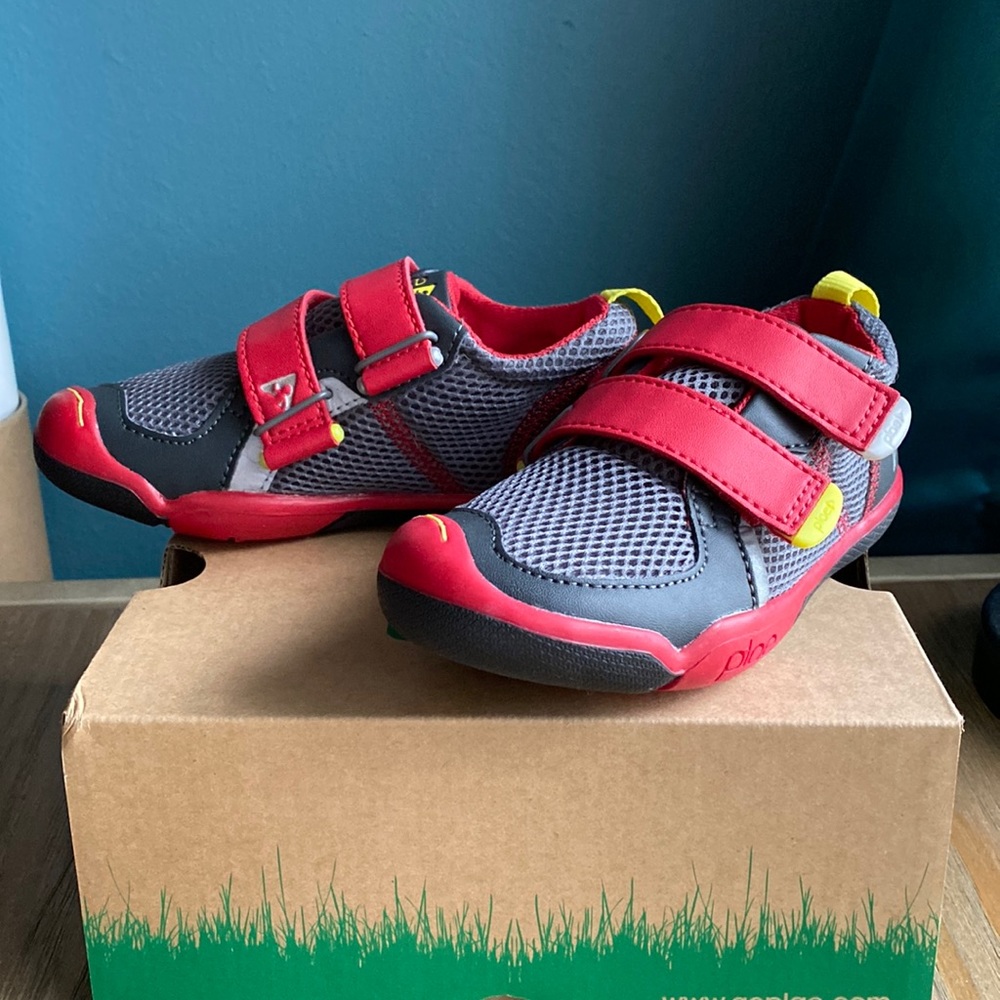 Plae toddler strap snickers